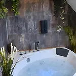 L'estaing Bain Nordique, Sauna アパート アレン・マルスー